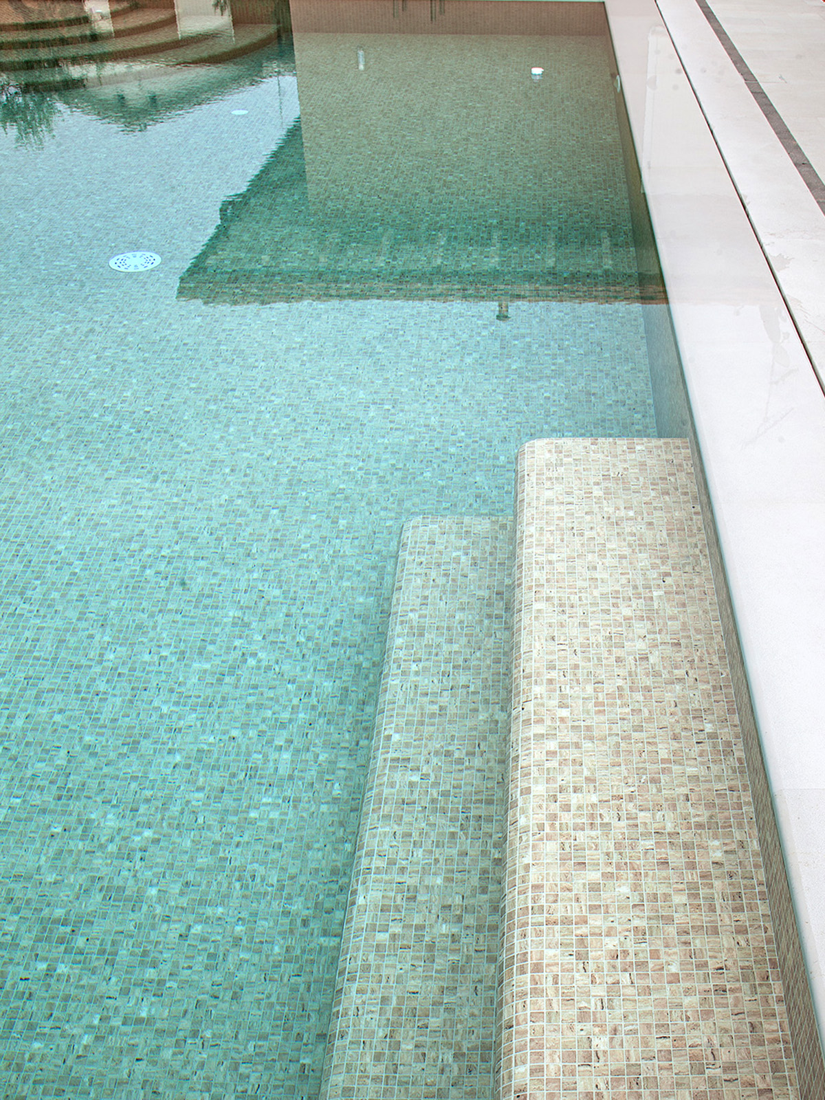 Travertino-Zen-Mosaic-POOL-Ezarri-3